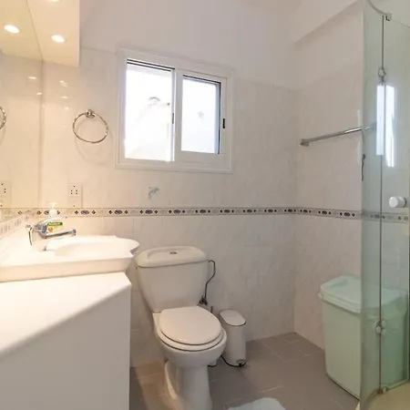 Nadezda Vilă Paphos